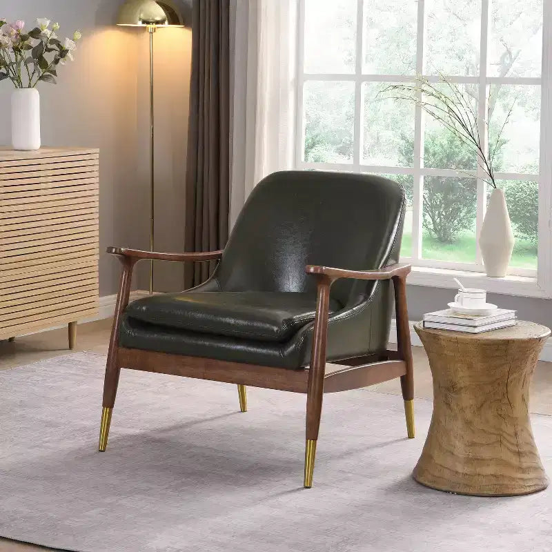 Fotel dekoracyjny w stylu mid-century o szerokości 29.2 cala, z tapicerką z ekoskóry i nogami zakończonymi mosiężnymi nakładkami, do salonu lub biura