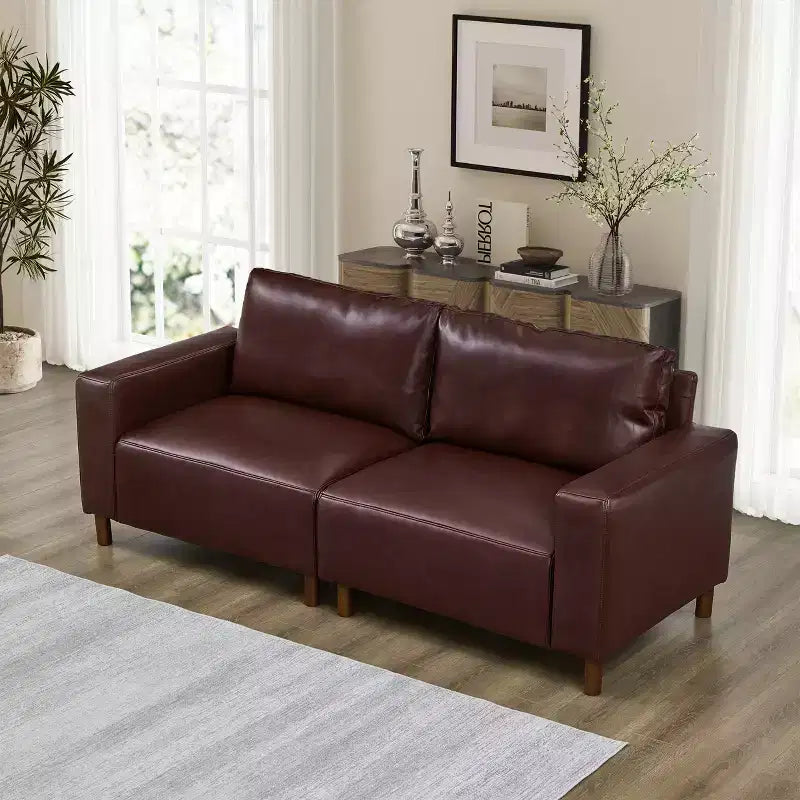 Dwuosobowa sofa w stylu nowoczesnym z połowy XX wieku, tapicerowana sztuczną skórą