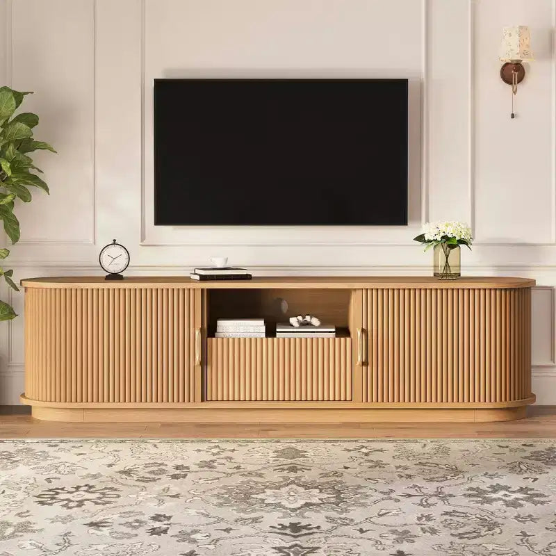 Rustykalna szafka RTV w stylu vintage z przesuwnymi drzwiami z drewnianych listewek, ryflowana konsola multimedialna w stylu rustykalnym o szerokości 75 z szufladą (naturalny rysunek drewna)
