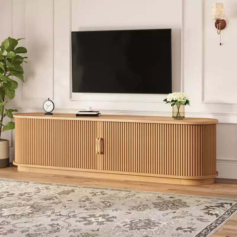 Rustykalna szafka RTV w stylu vintage z przesuwnymi drzwiami z drewnianych listewek, ryflowana konsola multimedialna w stylu rustykalnym o szerokości 75 z szufladą (naturalny rysunek drewna)