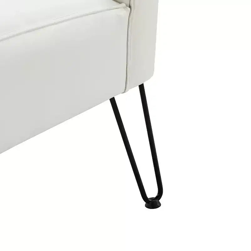Sedia d'accento contemporanea con schienale trapuntato, rivestimento in ecopelle e gambe in metallo